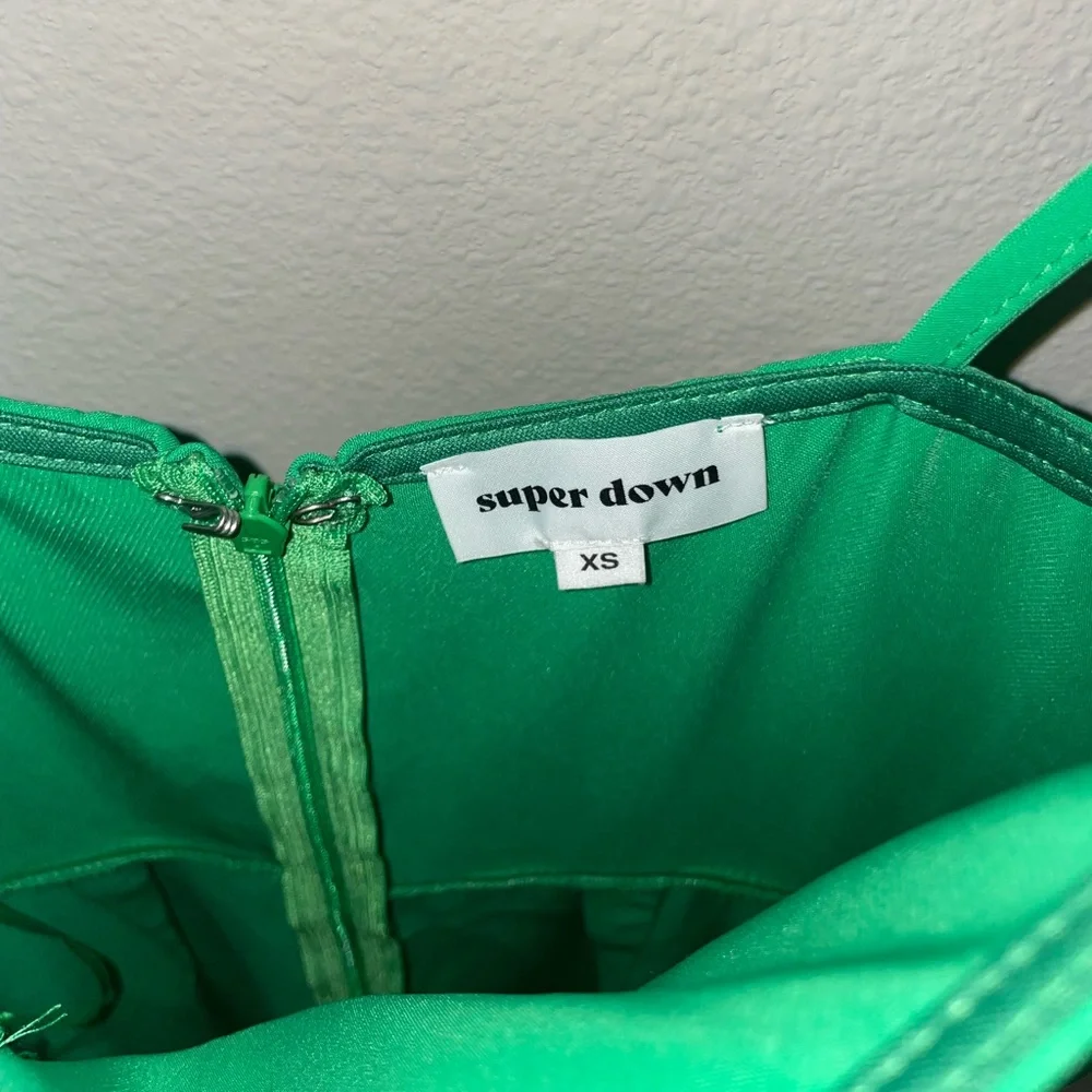 NWT Superdown Kendall Tie Strap Midi Dress Green - Picture 5 of 5